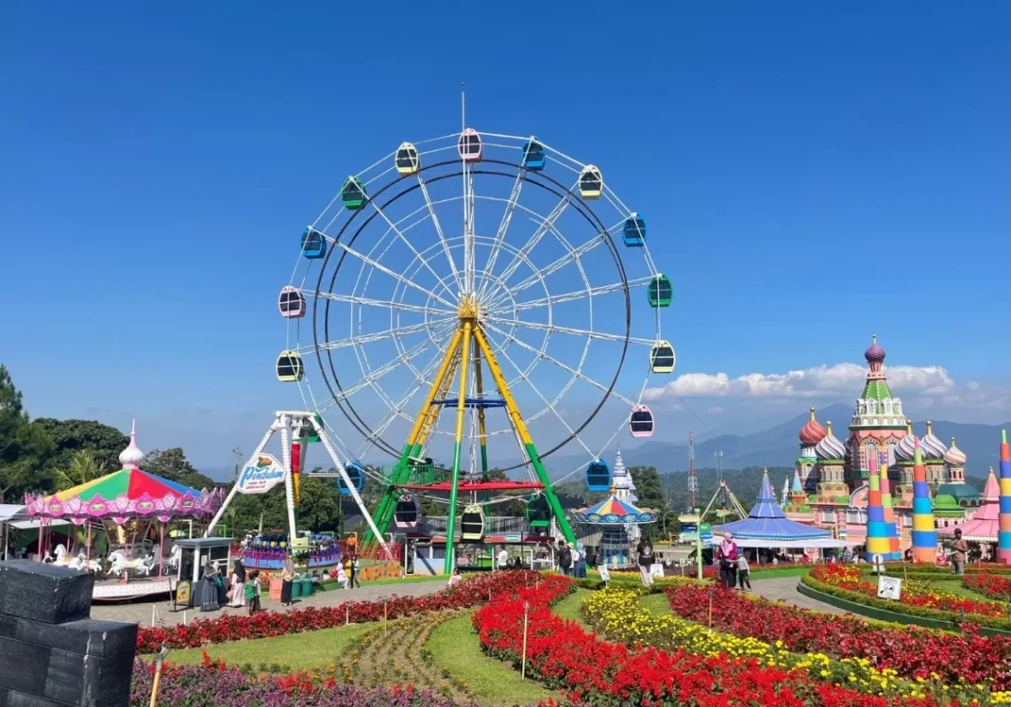 Mengunjungi Taman Bunga Celosia Semarang, Suguhkan View Memikat dengan Latar Gunung Ungaran 