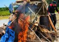 Polisi Bakar Dua Rakit Penambangan Emas Tanpa Izin di Kuansing