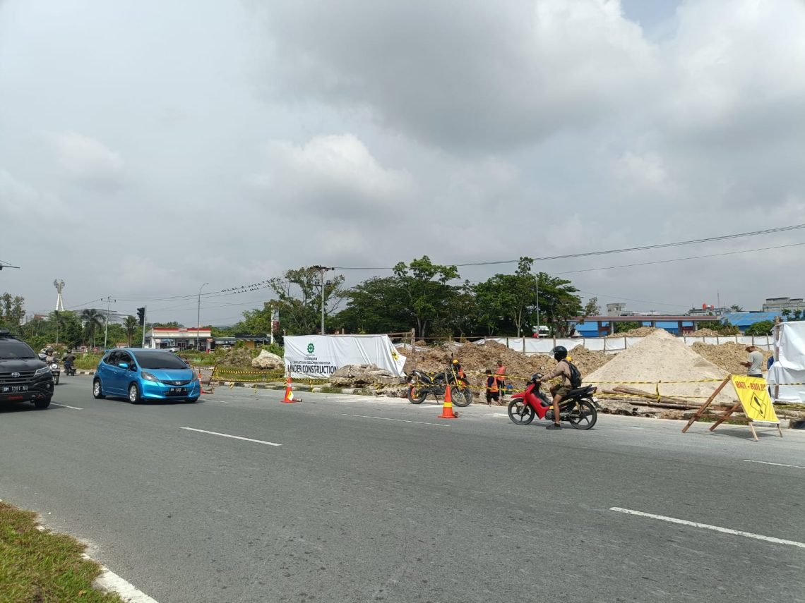 Proyek Simpang Sebidang Arifin Ahmad Dikebut Rampung Akhir Tahun Ini