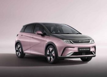 BYD Dolphin, Hatchback Listrik dengan Jarak Tempuh Panjang Dibekali Wireless Charger