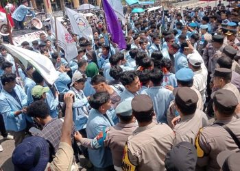 Tuntut Pencairan Beasiswa, Aksi Demonstrasi BEM Unri di Kantor Gubernur Riau Sempat Dorong-dorongan