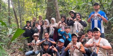 Mengenal Alam Lebih Dekat, Mahasiswa KKN UIN Suska Riau Diajak Berkeling Hutan Adat Desa Terantang Manuk