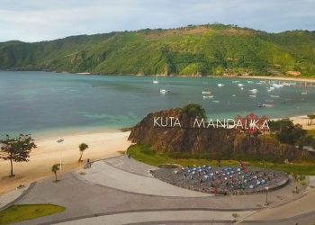 Jadi Tujuan Favorit Traveler, Inilah Keindahan Pantai Kuta Mandalika di Lombok