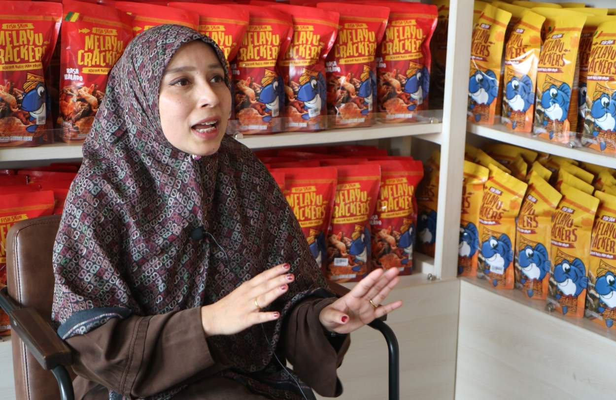 Kisah di Balik Kriuknya Melayu Crackers, Kulit Ikan Patin Berstranformasi Menjadi Oleh-oleh Premium