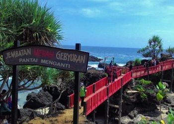 Wisata Kebumen Pantai Menganti, Tempat Berburu Spot Foto Aesthetic dengan Pasir Putih Menawan
