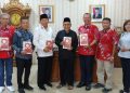 Alquran Berornamen Tionghoa Simbol Pengikat Silaturrahmi PSMTI dan LAM Riau
