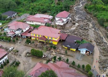 2 Warga Hilang Masih Hilang Diterjang Banjir Bandang Solok