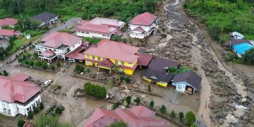 2 Warga Hilang Masih Hilang Diterjang Banjir Bandang Solok