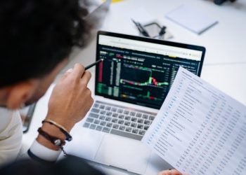 Menakar Risiko dan Untung, Inilah Prinsip Dasar Trading Saham yang Wajib Diketahui