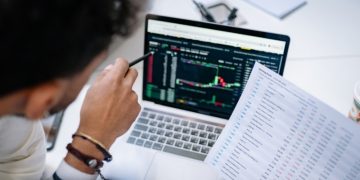 Menakar Risiko dan Untung, Inilah Prinsip Dasar Trading Saham yang Wajib Diketahui