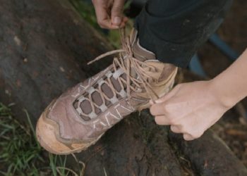 Rekomendasi 10 Sepatu Gunung Terbaik, Ada yang Waterproof hingga Anti Selip