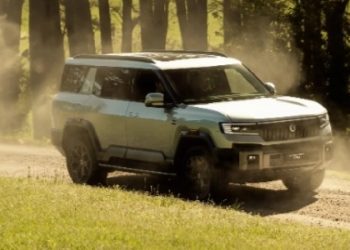 Denza B8 Resmi Meluncur, SUV Premium PHEM Bertenaga 578 PS