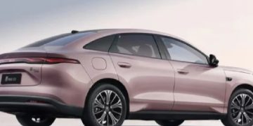 BYD Qin Max Resmi Meluncur, Sedan Listrik Setara 322 Tenaga Kuda dan Pengisian Daya Hanya 9 Menit