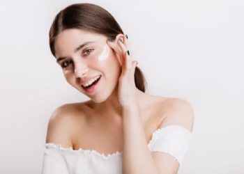 Pilihan Sunscreen Flek Hitam Ampuh untuk Wajah Cerah dengan SPF 50