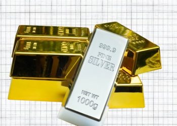 Emas Antam Terjun ke Rp2.592.000, Perak Ikut Merosot