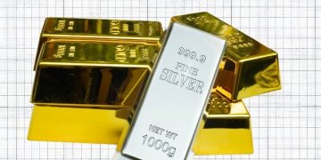Emas Antam Terjun ke Rp2.592.000, Perak Ikut Merosot