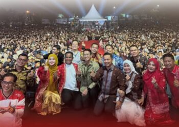 Bupati Zukri dan Wabup Husni Tamrin Tutup Helat Pelalawan ke-27, Ribuan Warga Antusias Saksikan Wali Band