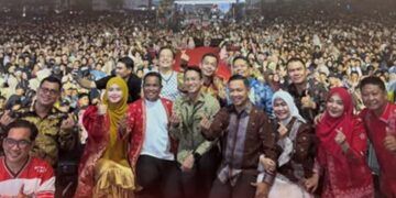 Bupati Zukri dan Wabup Husni Tamrin Tutup Helat Pelalawan ke-27, Ribuan Warga Antusias Saksikan Wali Band
