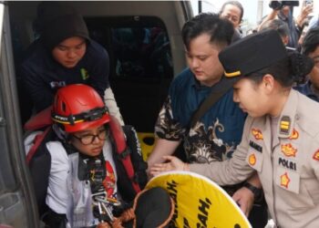 Polisi Kerahkan 6 Ambulans untuk Evakuasi Aktivis Greenpeace di Bundaran HI