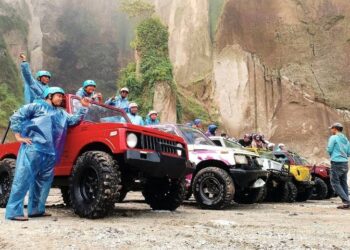 Off Road Pakai Jeep, 2 Jam Menelusuri Pesona Ngarai Sianok Bukittinggi