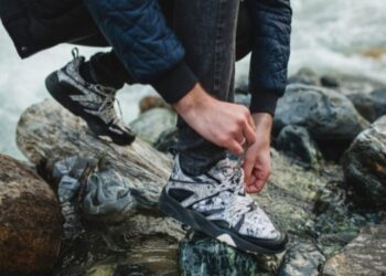 4 Rekomendasi Sepatu Gunung Kualitas Terbaik dan Super Kokoh, Lengkap Harganya
