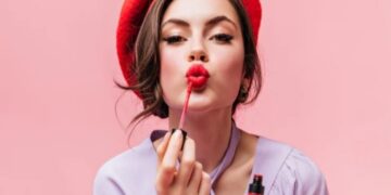 Ingin Bibir Glossy dan Plump? Inilah 5 Pilihan Lipstik Make Over