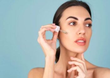 Rekomendasi Serum Wardah untuk Kulit Kering dan Kusam, Auto Flawless!