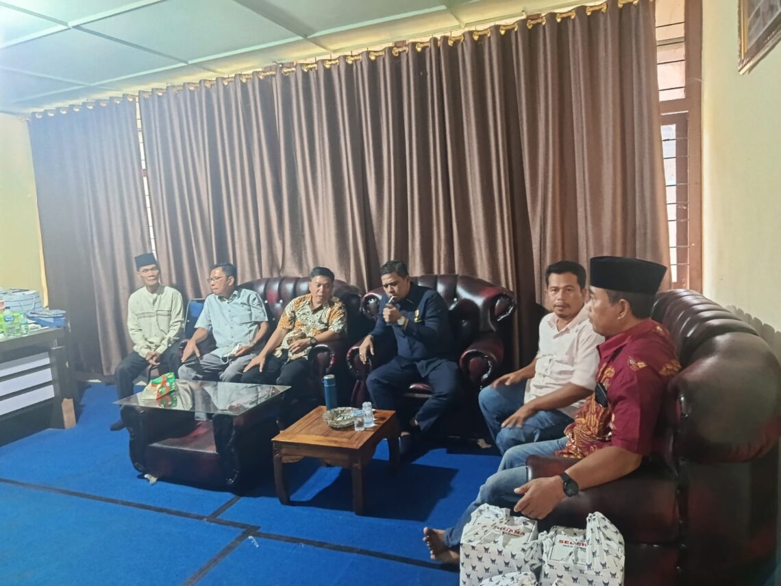Momen Silahturahmi Waka II DPRD Kuantan Singingi Romi Alfisah Putra,SE., M.Si Kunjungan ke Sekretariat PWI Kuantan Singingi
